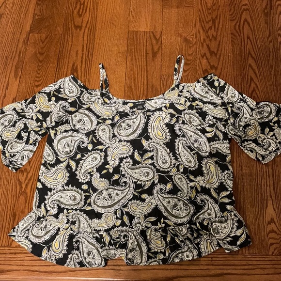 TORRID COLD SHOULDER 3/4 sleeve RUFFLE BLOUSE. Paisley on blank background SZ 1X - Picture 6 of 10